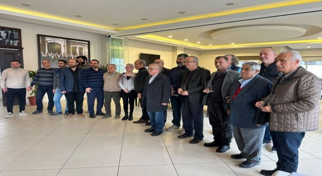 TMMOB’dan Meslek Büyüklerine Plaket