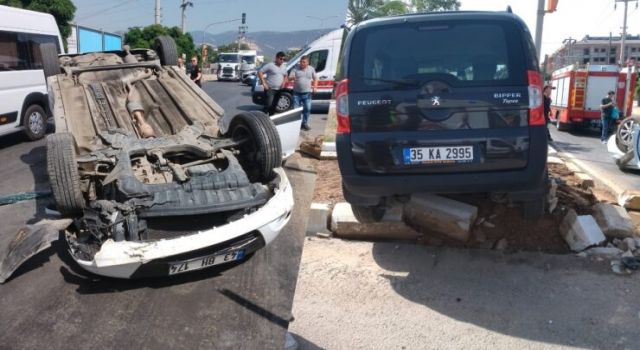 Milas’ta İki Otomobil Çarpıştı: İki Kişi Yaralandı