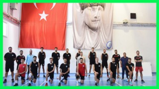 VOLEYBOL TAKIMINA SÜRPRİZ ZİYARET