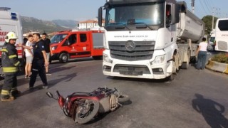 Milas’ta Korkunç Kaza: Tırın Çarptığı Motosiklet Sürücüsü Ağır Yaralandı