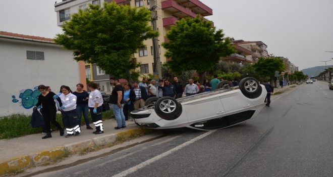 Virajı alamayan araç takla attı...