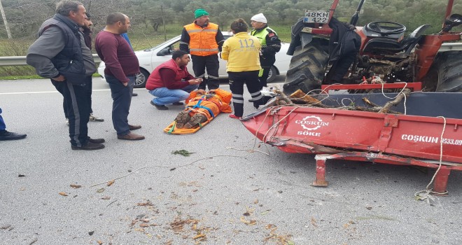 Otobüs traktöre çarptı: 2 yaralı