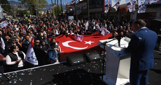 "Zafer sırtını halka dayayanlarındır"