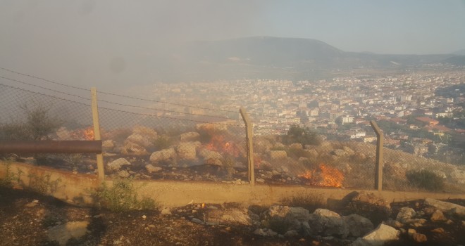 SU DEPOSUNUN OLDUĞU ALAN CAYIR CAYIR YANIYOR..