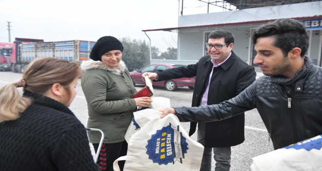 Saylak'tan Beçinli vatandaşlara bez torba